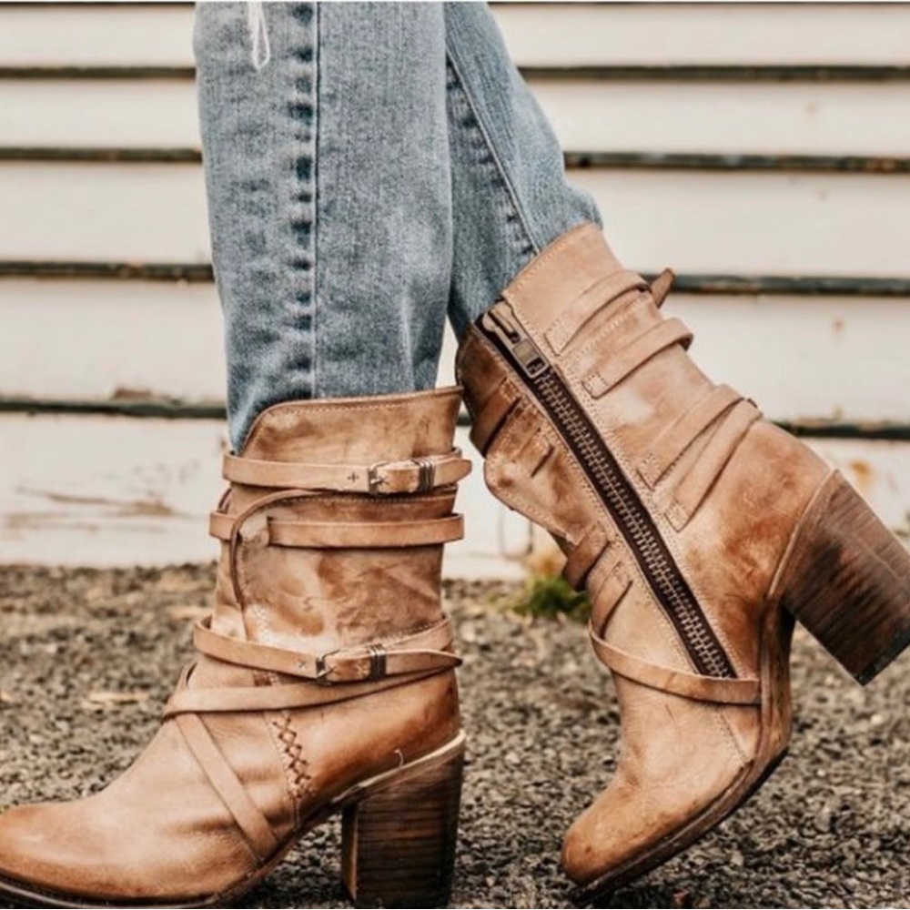 Gorgeous tan baker shoe by Freebird size 6